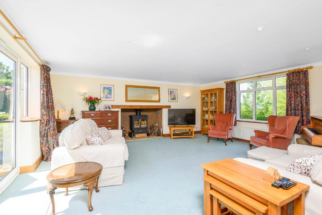 5 Bedroom Detached For Sale in Daltons Road, Chelsfield Village