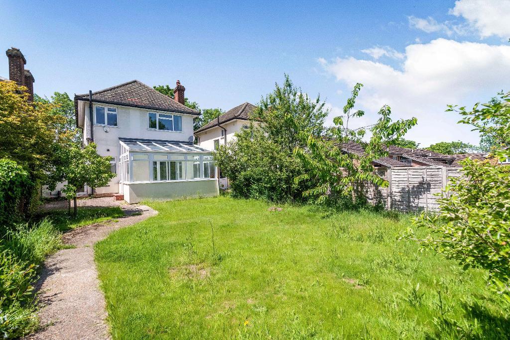 3 Bedroom Detached For Sale in Court Road, Orpington, Kent, BR6 9BY
