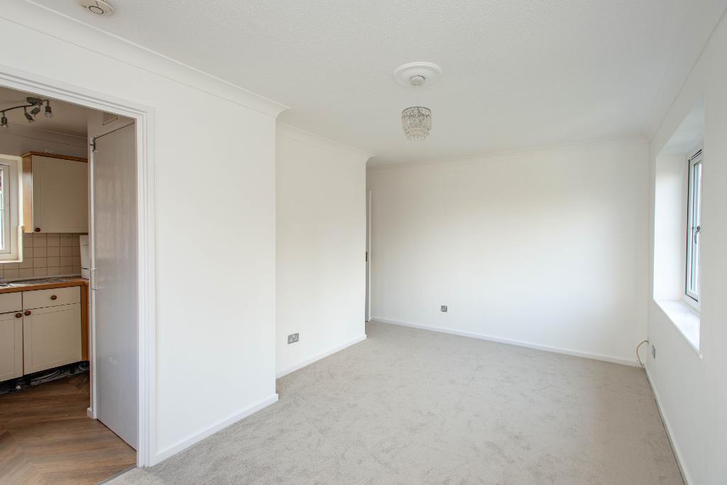 1 Bedroom Flat For Sale in Badgers Copse, Tower Road, Orpington, Kent, BR6 0XB Linay and Shipp