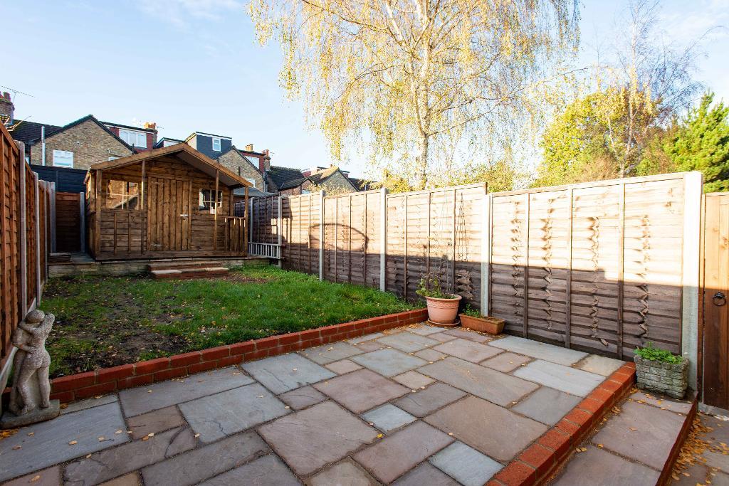 2 Bedroom End Terraced For Sale in Pitt Road, Farnborough, BR6 7EB