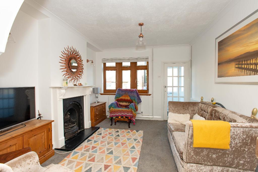 2 Bedroom End Terraced For Sale in Pitt Road, Farnborough, BR6 7EB