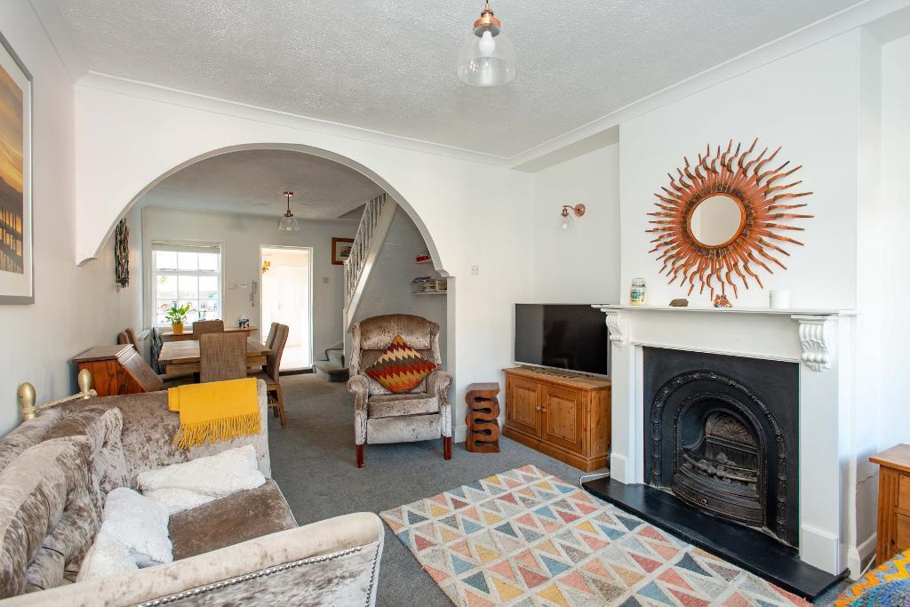 2 Bedroom End Terraced For Sale in Pitt Road, Farnborough, BR6 7EB