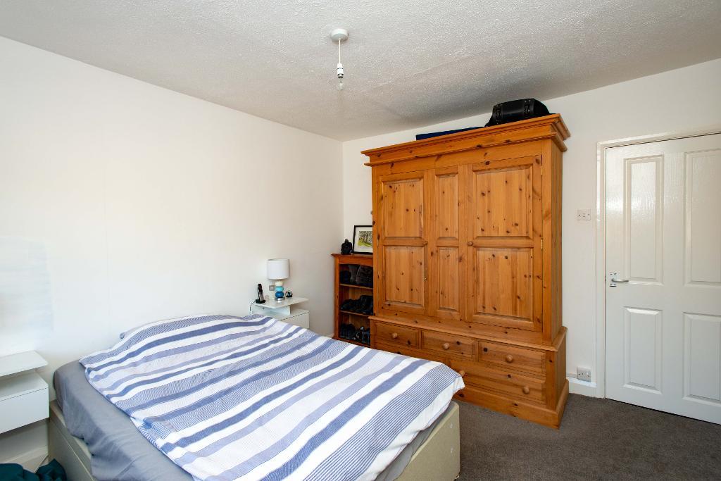 2 Bedroom End Terraced For Sale in Pitt Road, Farnborough, BR6 7EB