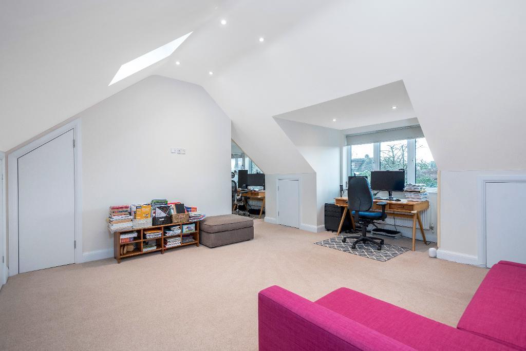 5 Bedroom SemiDetached For Sale in Hillcrest Road, Orpington, Kent