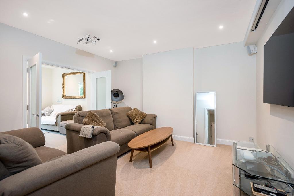 5 Bedroom SemiDetached For Sale in Hillcrest Road, Orpington, Kent