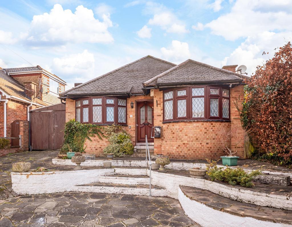 3 Bedroom detached bungalow For Sale in Glentrammon Close, Green Street