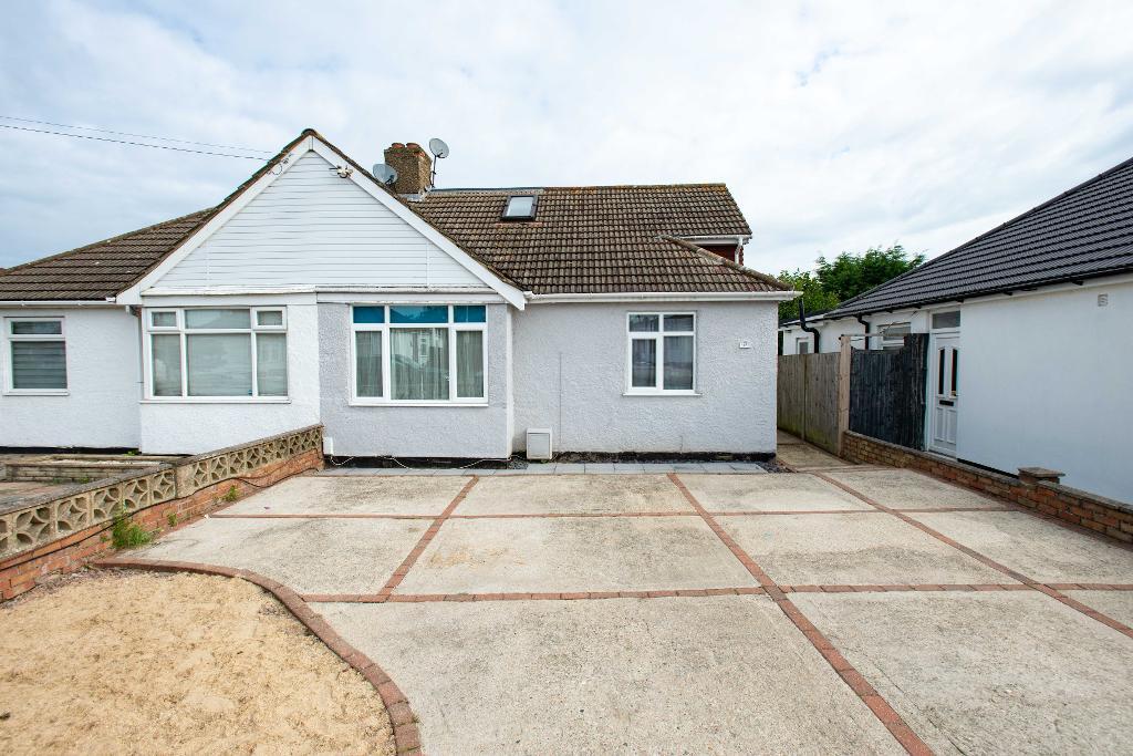3 Bedroom semi detached bungalow For Sale in Somerden Road, Orpington