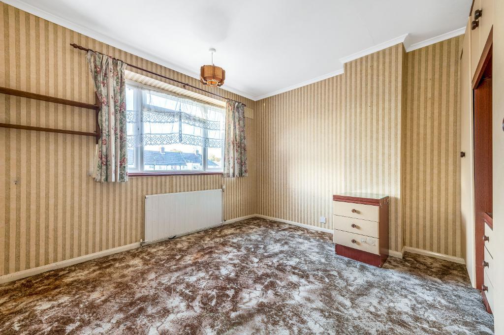 3 Bedroom SemiDetached For Sale in Cray Avenue, Orpington, Kent, BR5