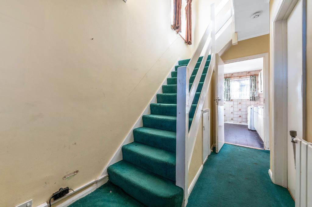 3 Bedroom SemiDetached For Sale in Cray Avenue, Orpington, Kent, BR5
