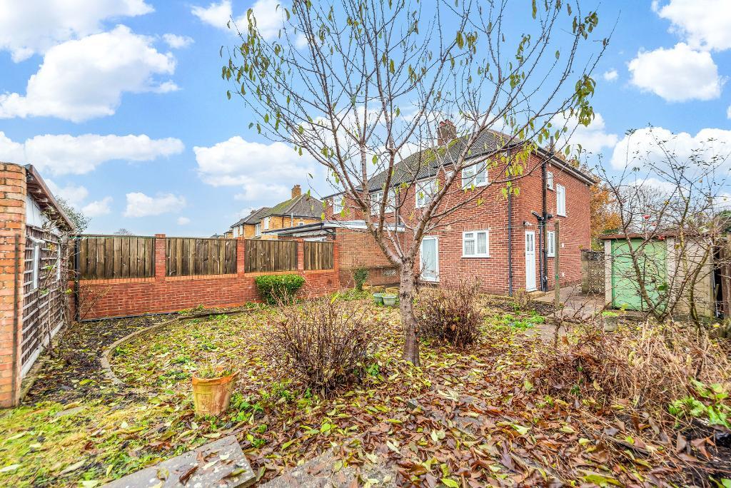 3 Bedroom SemiDetached For Sale in Cray Avenue, Orpington, Kent, BR5