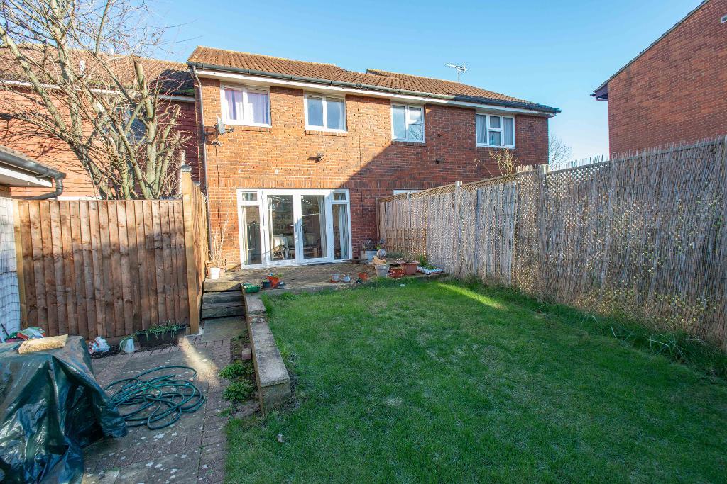 3 Bedroom Terraced For Sale in Buttermere Road, St Pauls Cray, Orpington, Kent, BR5 3WD Linay