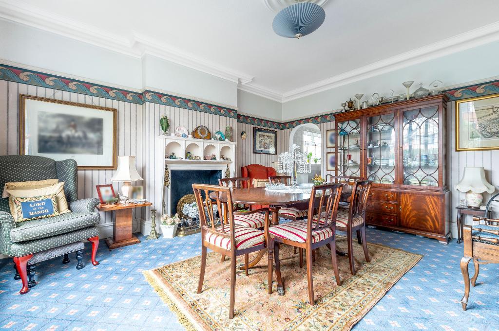 4 Bedroom Detached For Sale in Sevenoaks Road, Orpington, Kent, BR6 9JL