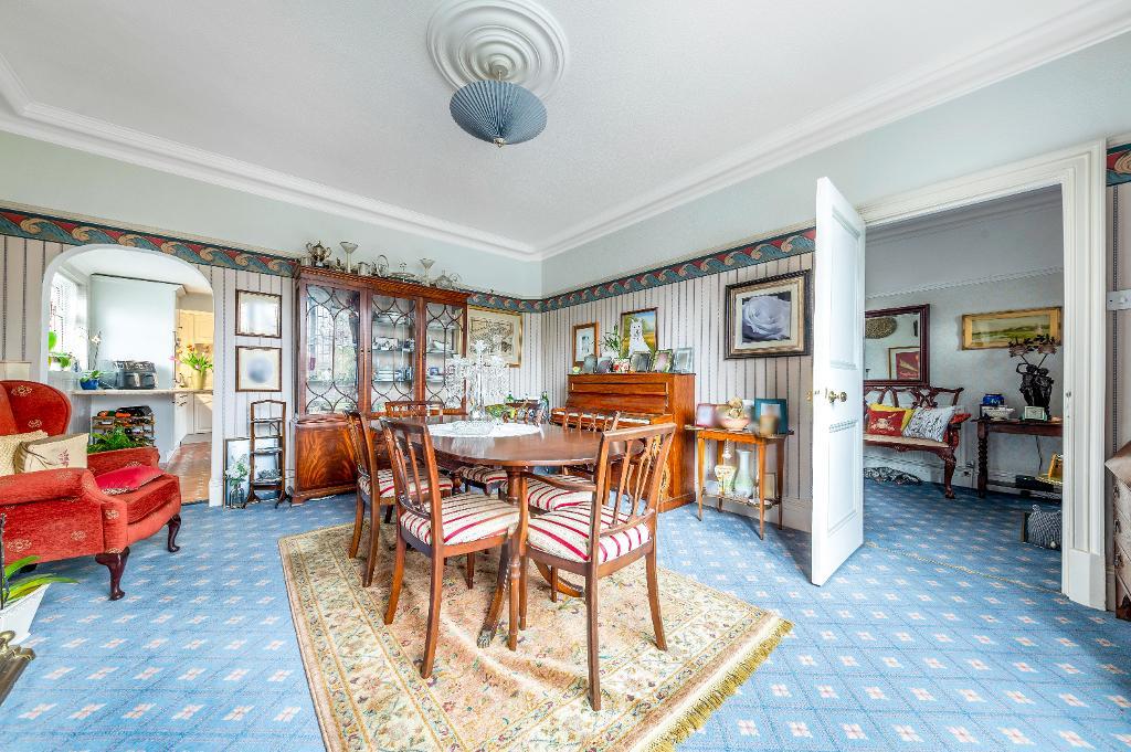 4 Bedroom Detached For Sale in Sevenoaks Road, Orpington, Kent, BR6 9JL