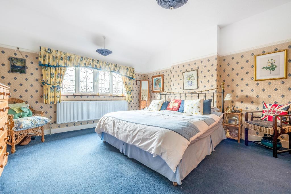 4 Bedroom Detached For Sale in Sevenoaks Road, Orpington, Kent, BR6 9JL