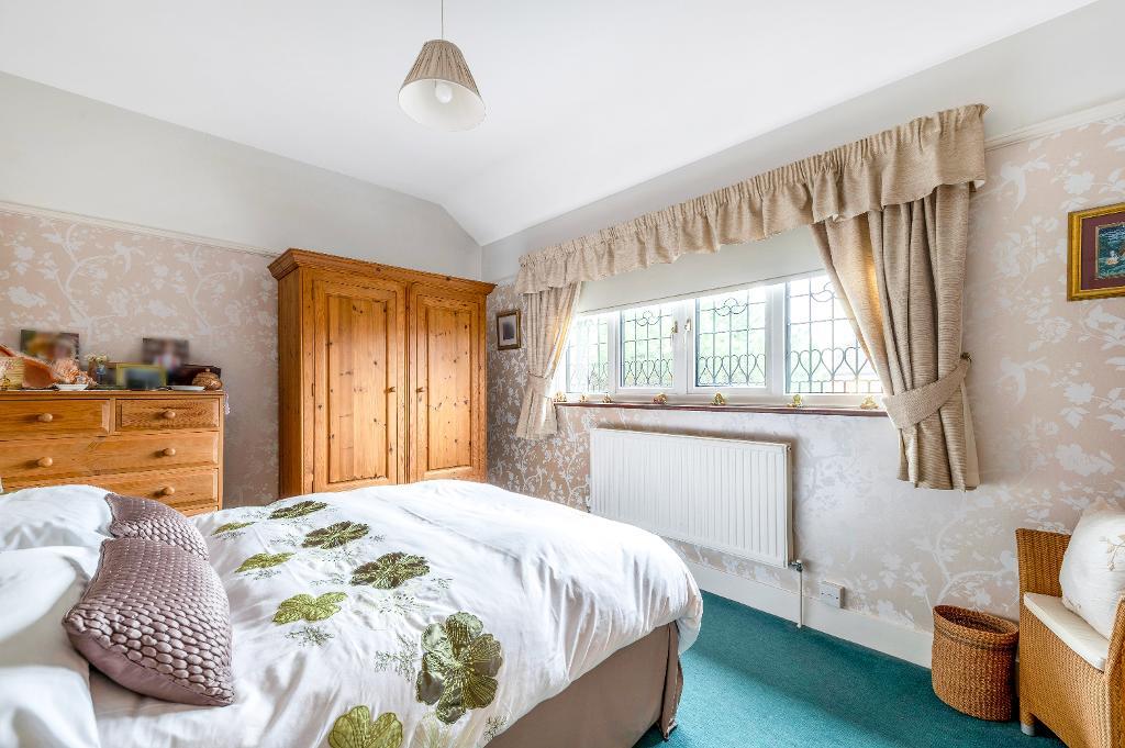 4 Bedroom Detached For Sale in Sevenoaks Road, Orpington, Kent, BR6 9JL