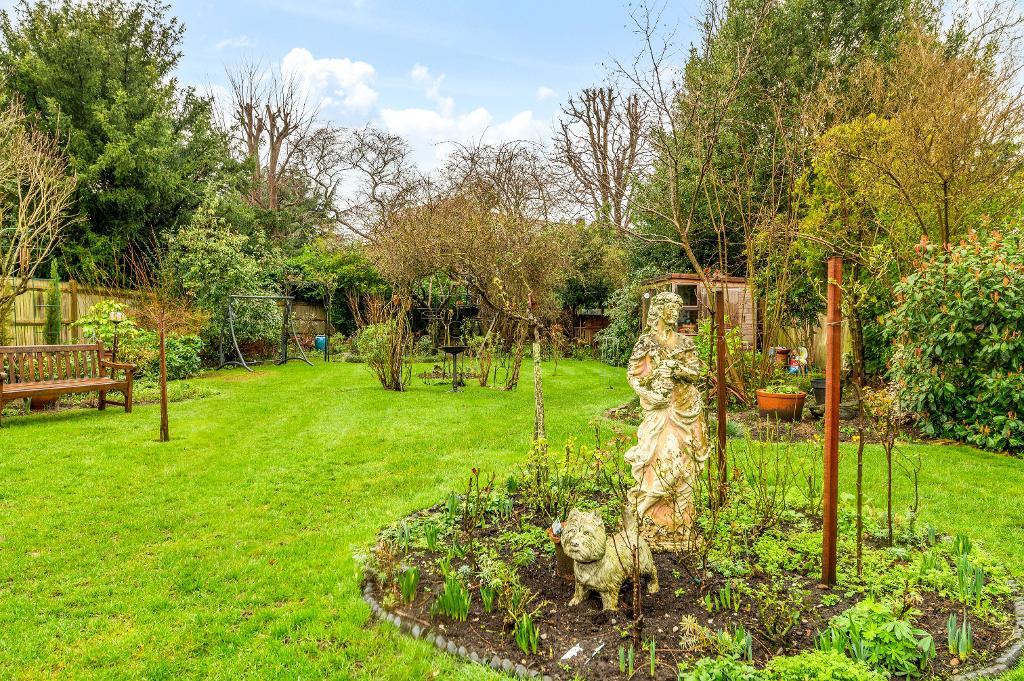 4 Bedroom Detached For Sale in Sevenoaks Road, Orpington, Kent, BR6 9JL