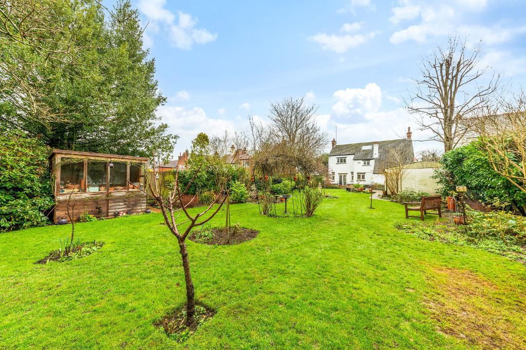 4 Bedroom Detached For Sale in Sevenoaks Road, Orpington, Kent, BR6 9JL