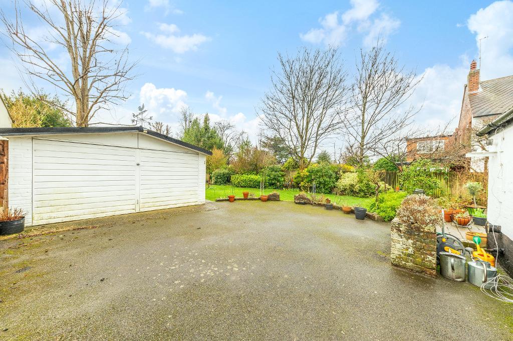4 Bedroom Detached For Sale in Sevenoaks Road, Orpington, Kent, BR6 9JL