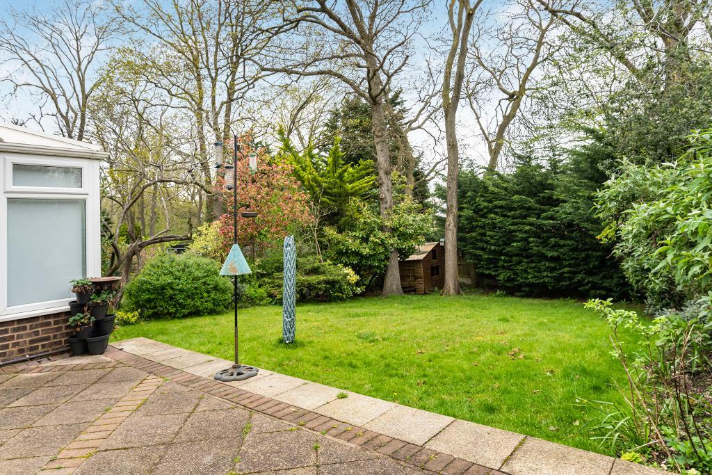 4 Bedroom Detached For Sale in Dale Wood Road, Orpington, Kent, BR6 0BY