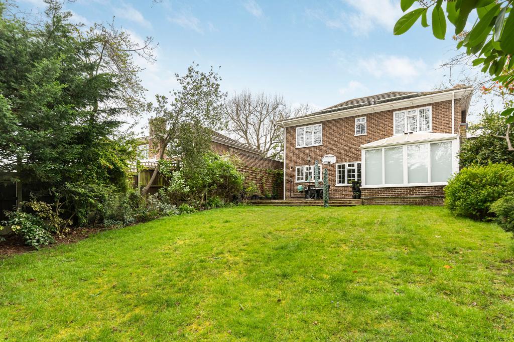4 Bedroom Detached For Sale in Dale Wood Road, Orpington, Kent, BR6 0BY