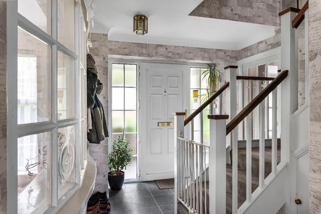 4 Bedroom Detached For Sale in Dale Wood Road, Orpington, Kent, BR6 0BY