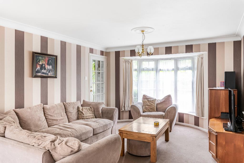 4 Bedroom Detached For Sale in Dale Wood Road, Orpington, Kent, BR6 0BY