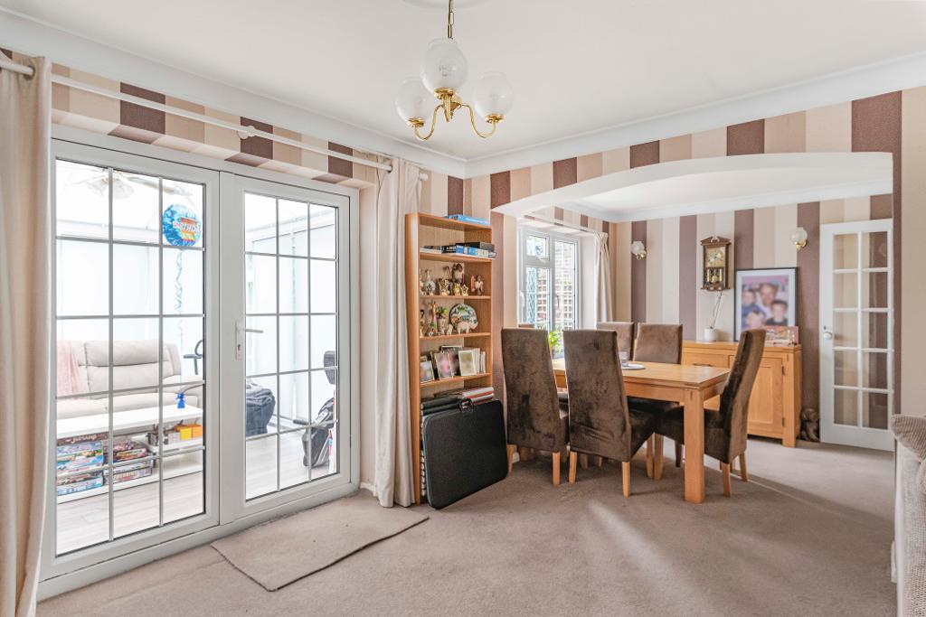 4 Bedroom Detached For Sale in Dale Wood Road, Orpington, Kent, BR6 0BY