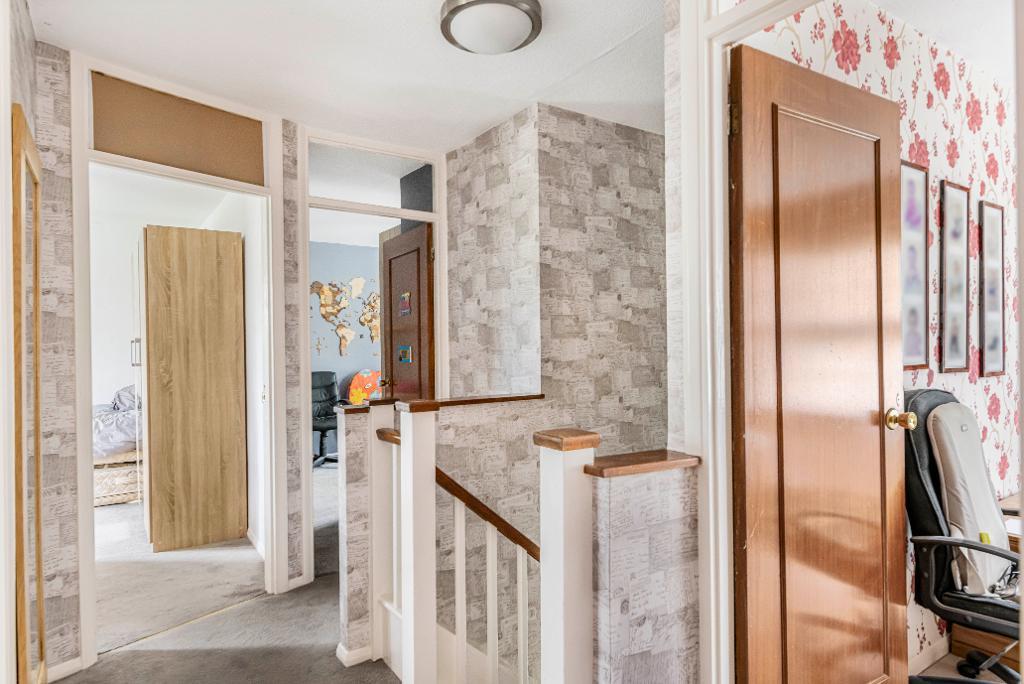 4 Bedroom Detached For Sale in Dale Wood Road, Orpington, Kent, BR6 0BY