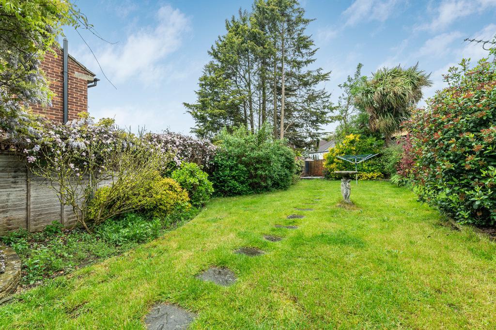 2 Bedroom End Terraced For Sale in Francis Road, Orpington, Kent, BR5