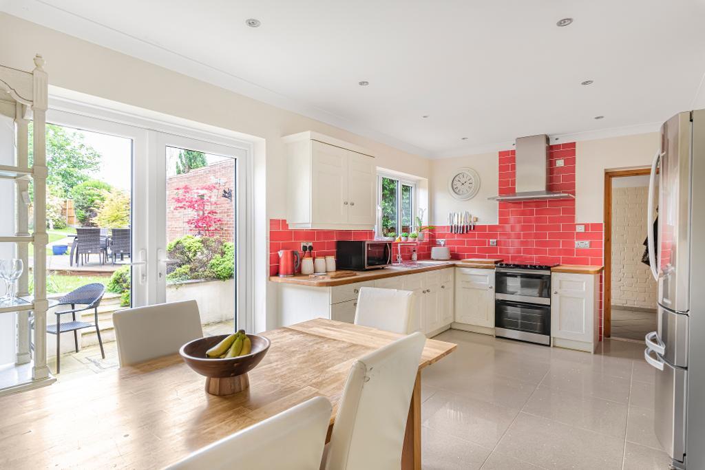 3 Bedroom SemiDetached For Sale in Avalon Road, Orpington, Kent, BR6 9AZ Linay and Shipp