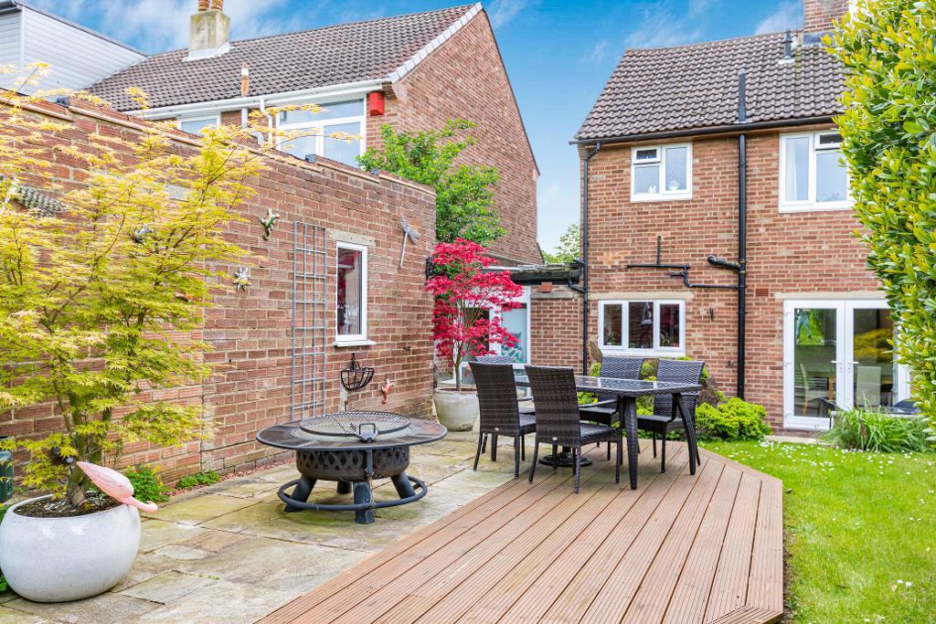 3 Bedroom SemiDetached For Sale in Avalon Road, Orpington, Kent, BR6