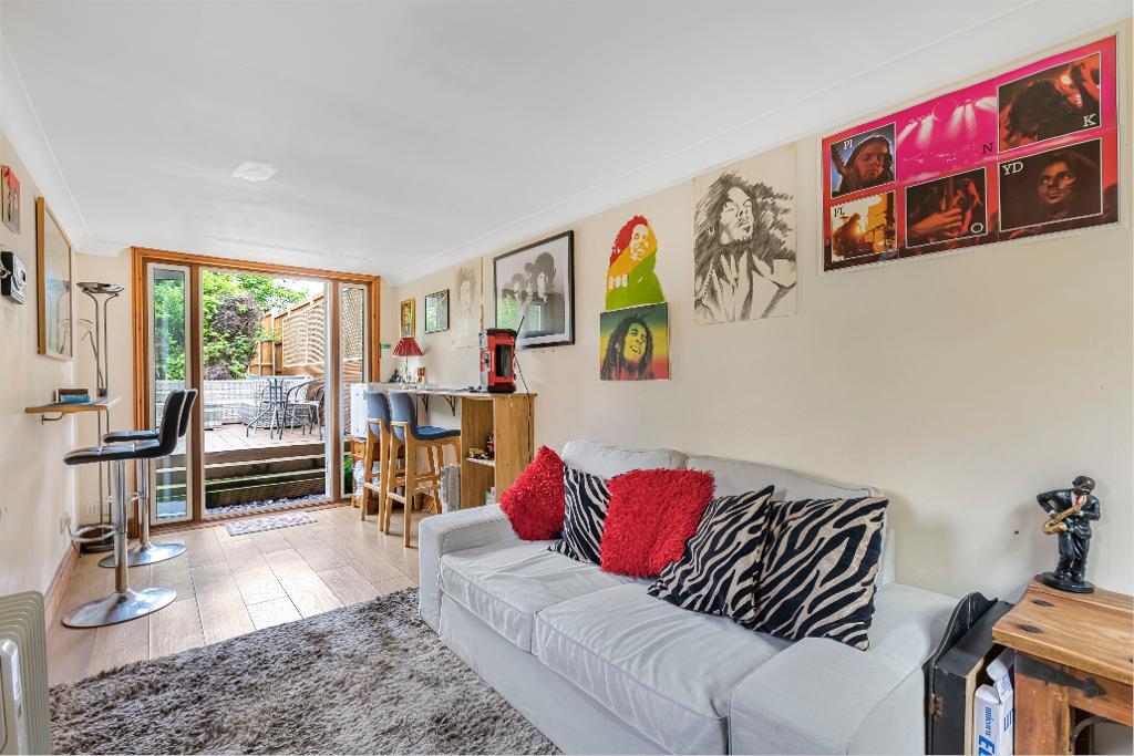 3 Bedroom SemiDetached For Sale in Avalon Road, Orpington, Kent, BR6 9AZ Linay and Shipp