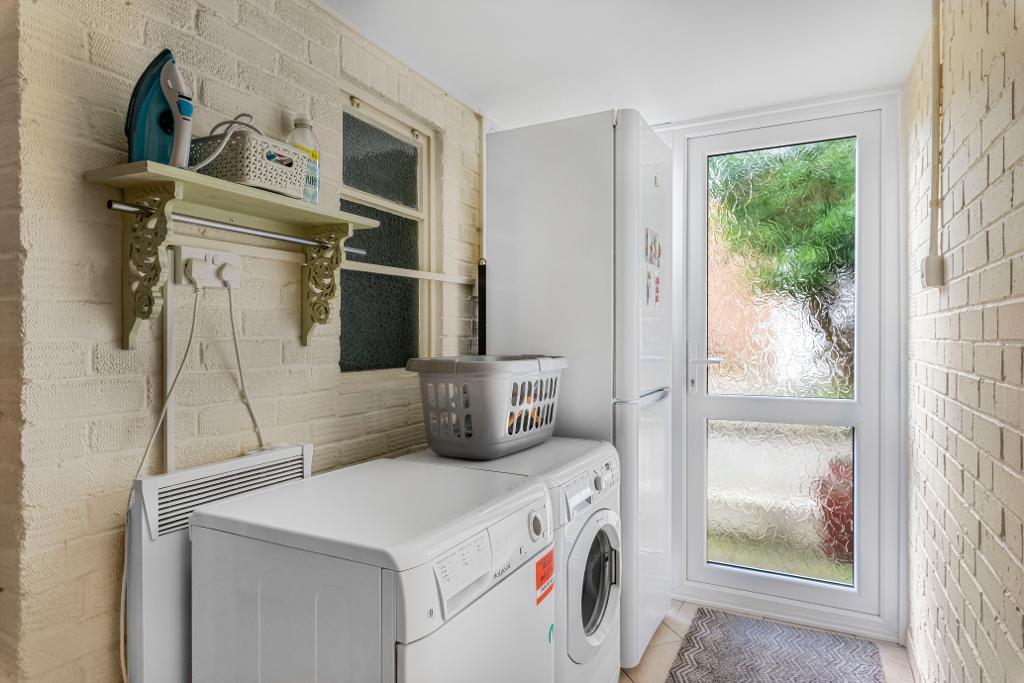 3 Bedroom SemiDetached For Sale in Avalon Road, Orpington, Kent, BR6 9AZ Linay and Shipp